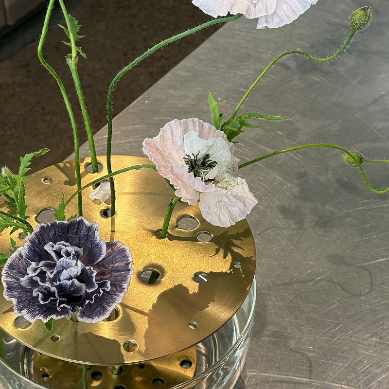Living in Bloom | Flower frogs