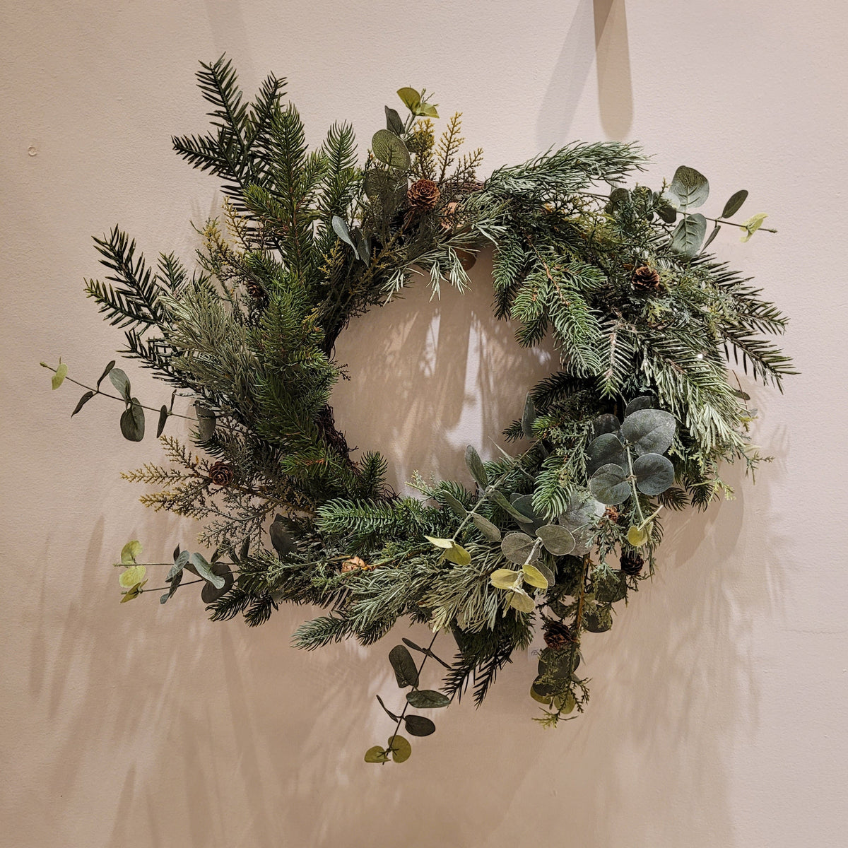 Mixed Evergreen Sparkle Wreath 24&quot; - Bloomfields